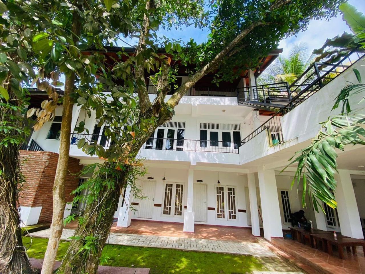 The Shade Brothers Hotel Katunayaka Exterior foto