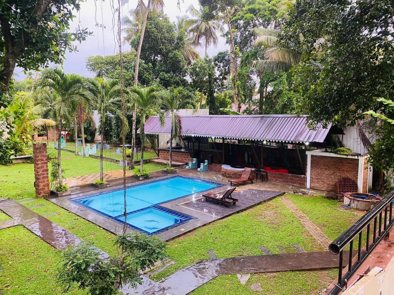 The Shade Brothers Hotel Katunayaka Exterior foto