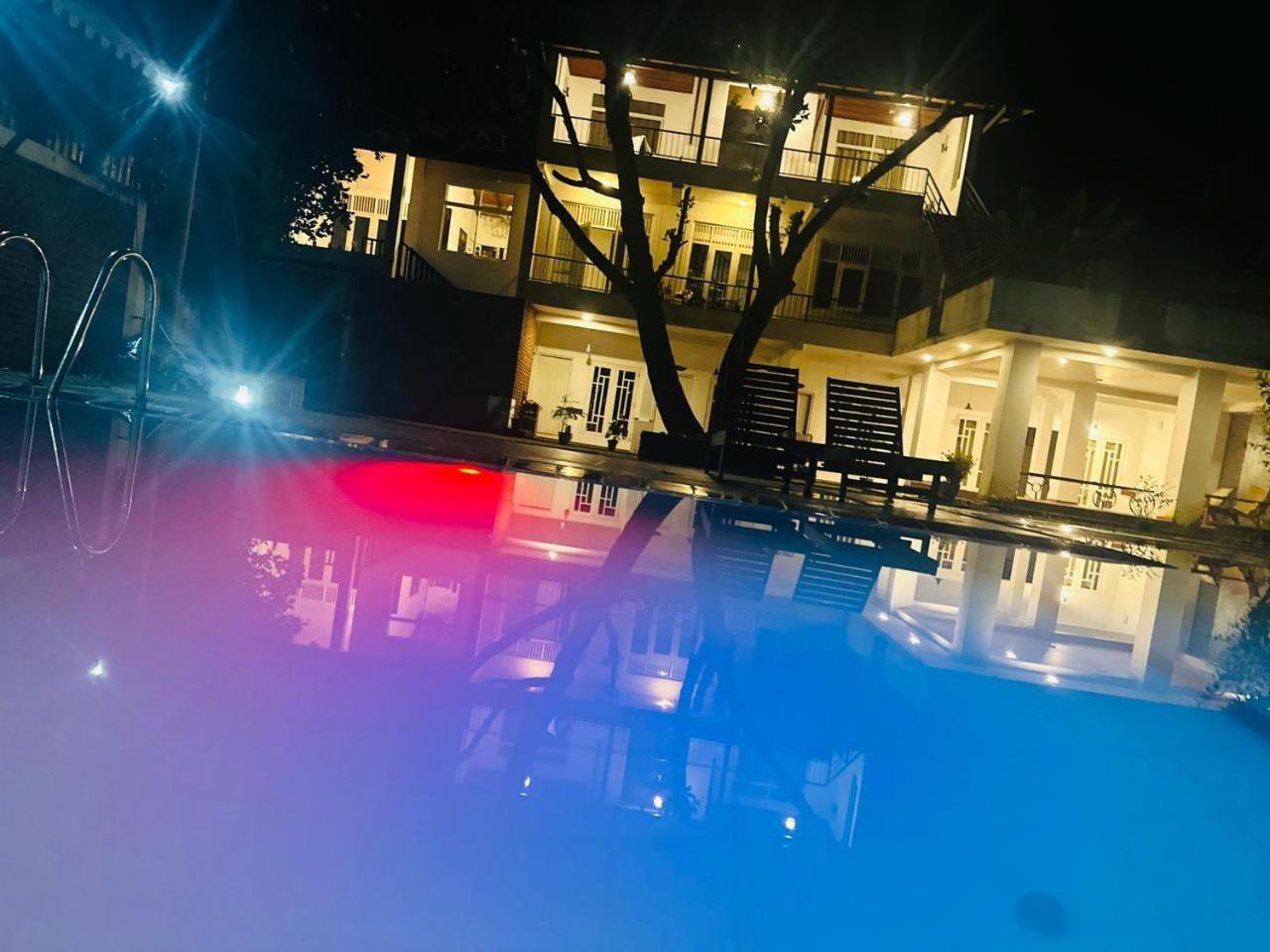 The Shade Brothers Hotel Katunayaka Exterior foto