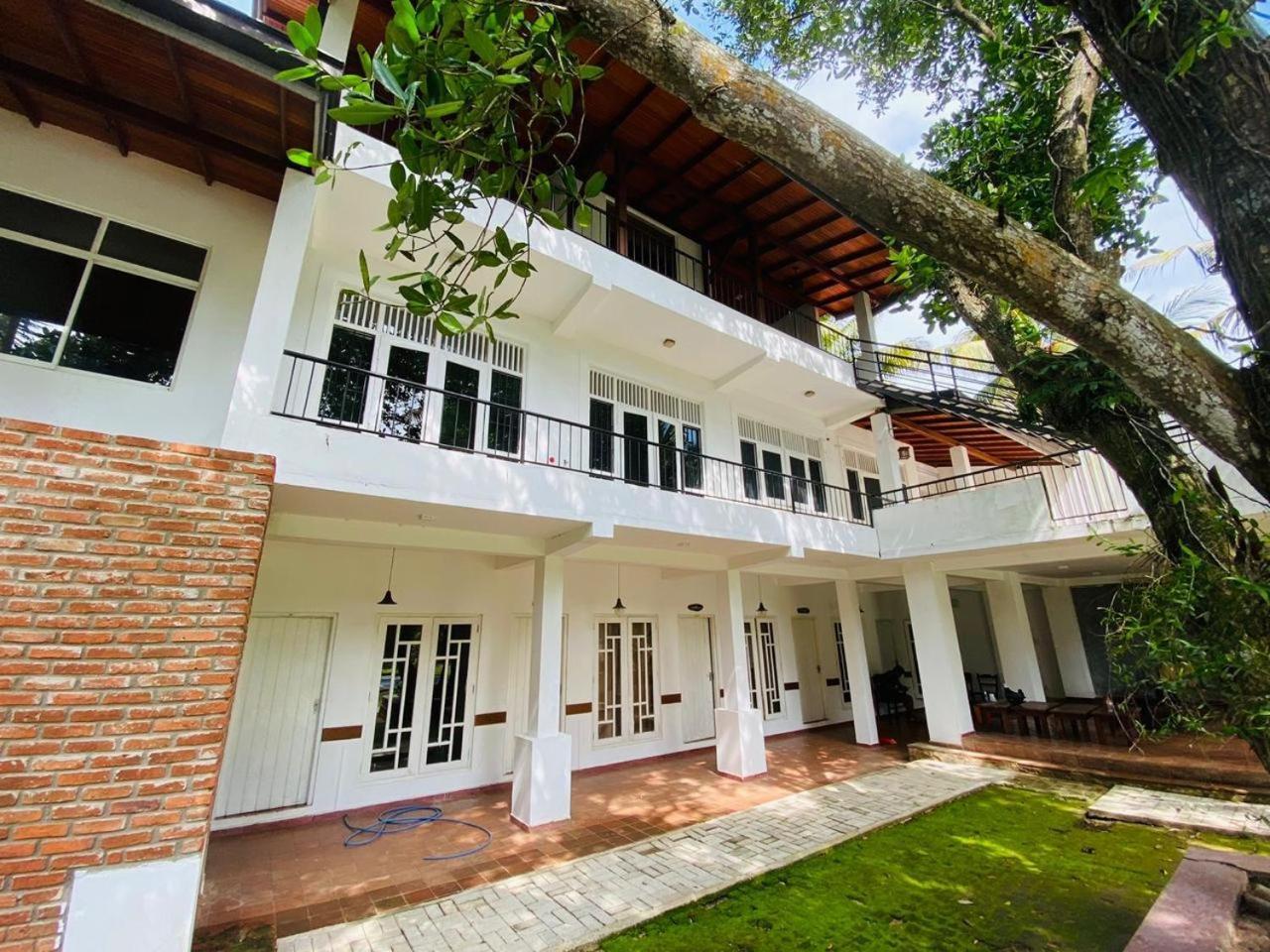 The Shade Brothers Hotel Katunayaka Exterior foto